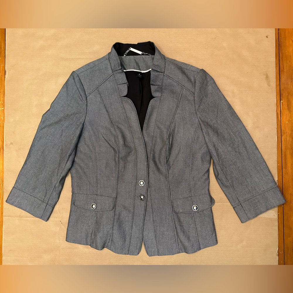 White/Black Blazer Size:8